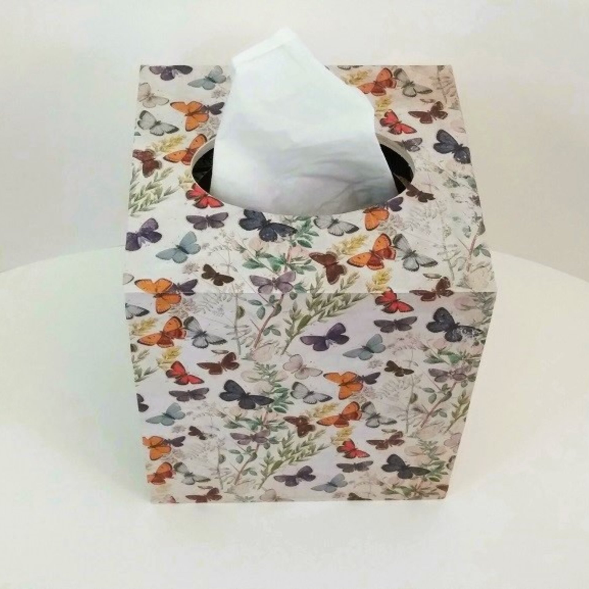 Butterfly Tissue Box Cover - Decoupage vintage style in natural beige with small butterflies and leaves 