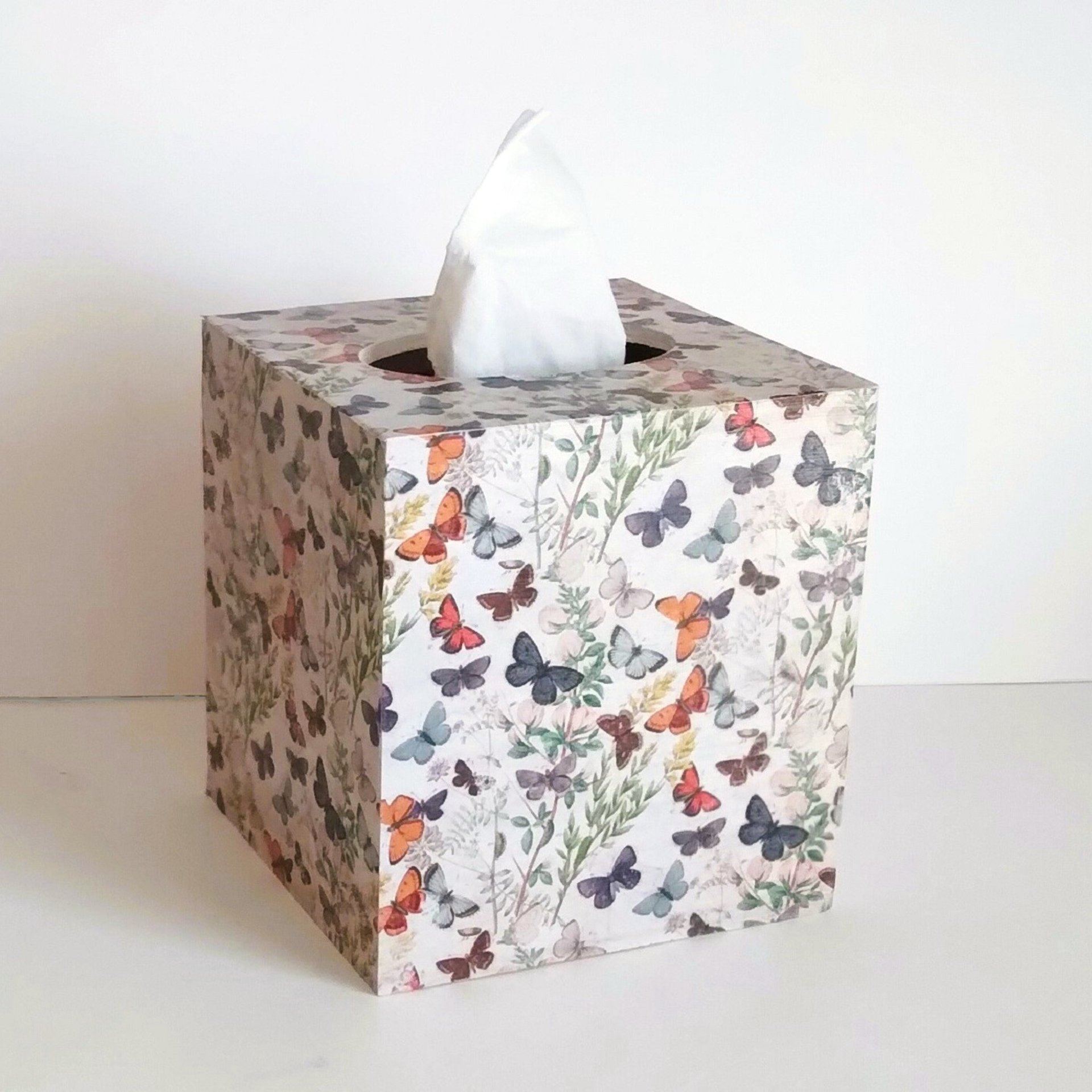 Butterfly Tissue Box Cover - Decoupage vintage style in natural beige with small butterflies and leaves 
