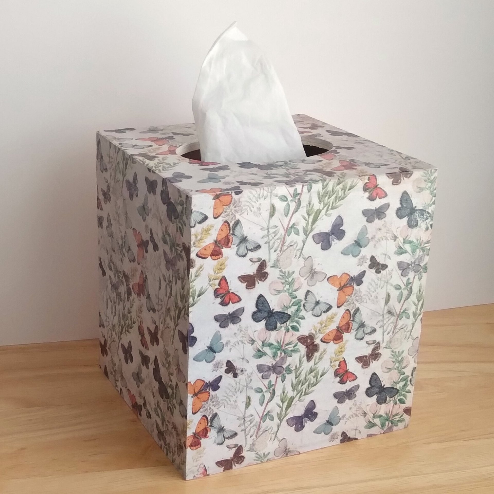 Butterfly Tissue Box Cover - Decoupage vintage style in natural beige with small butterflies and leaves 